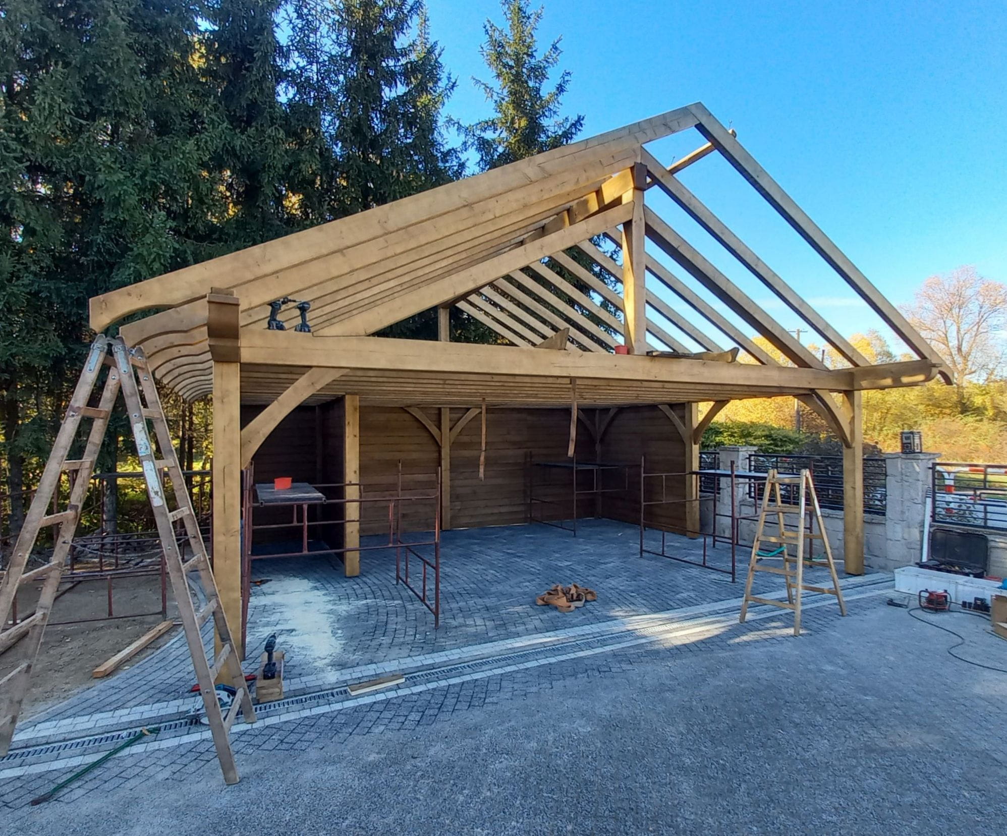 Holzcarport mit Satteldach 5,5 × 7,5, für zwei Autos – Bild 2