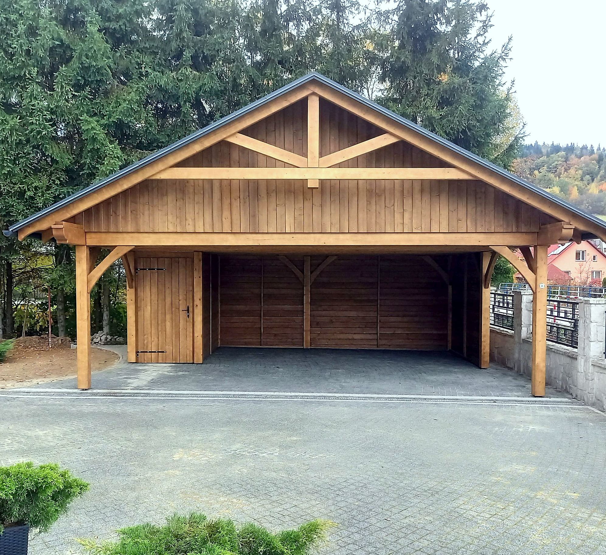 Holzcarport mit Satteldach 5,5 × 7,5, für zwei Autos