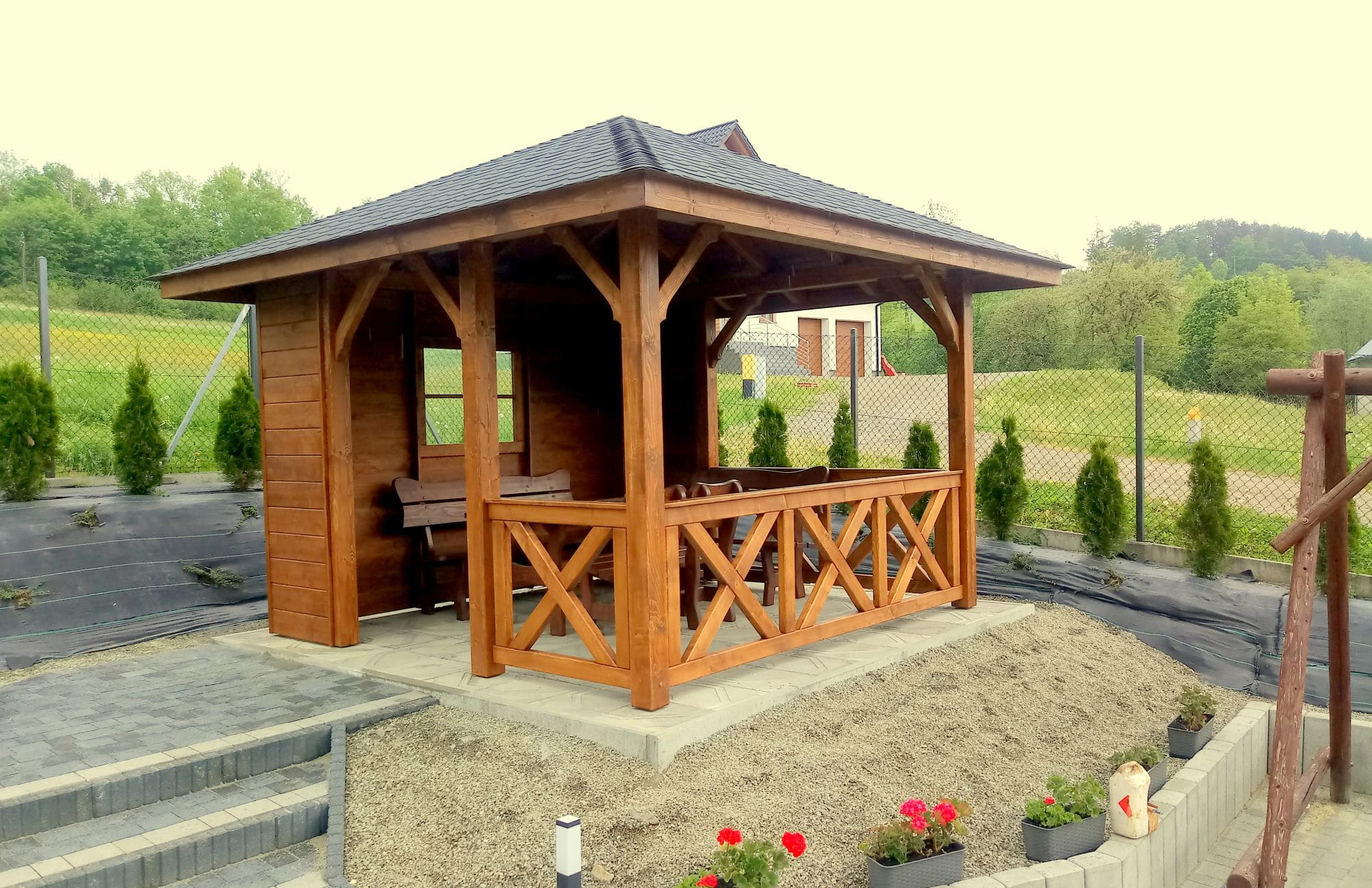 Holzgartenhaus 3,5×3,5 m – modernes Gartenhaus mit Satteldach