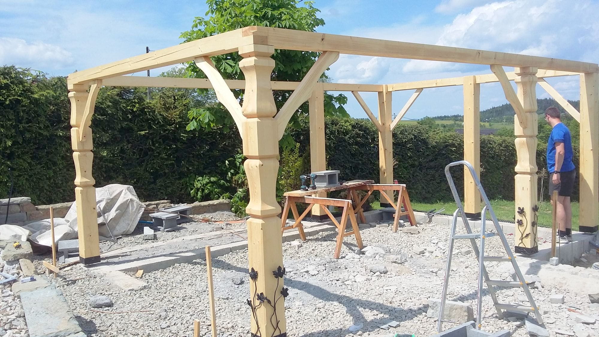 Geschnitzte Gartenlaube 6×4 m – klassische Gartenlaube mit Satteldach – Bild 16