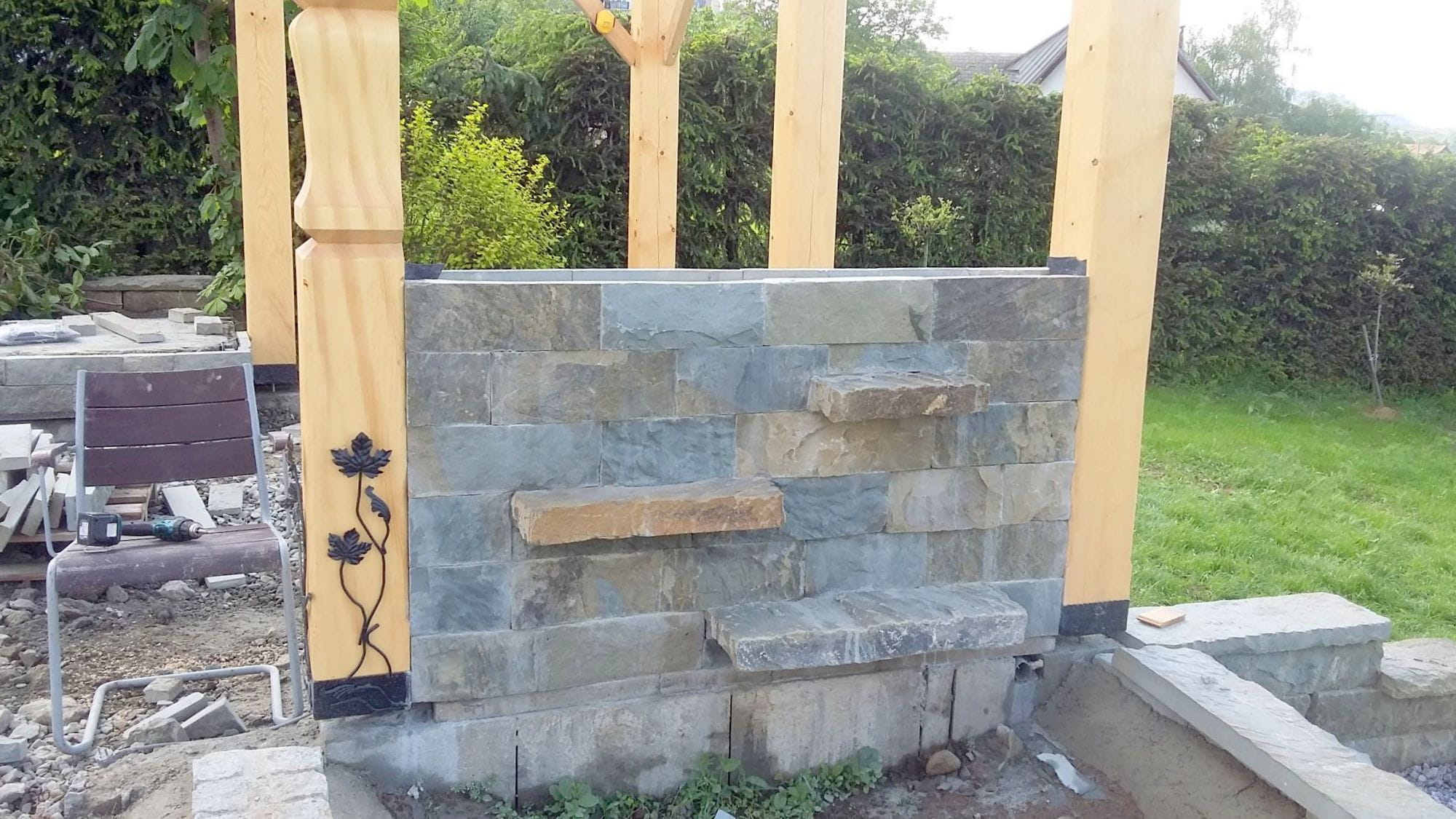 Geschnitzte Gartenlaube 6×4 m – klassische Gartenlaube mit Satteldach – Bild 15