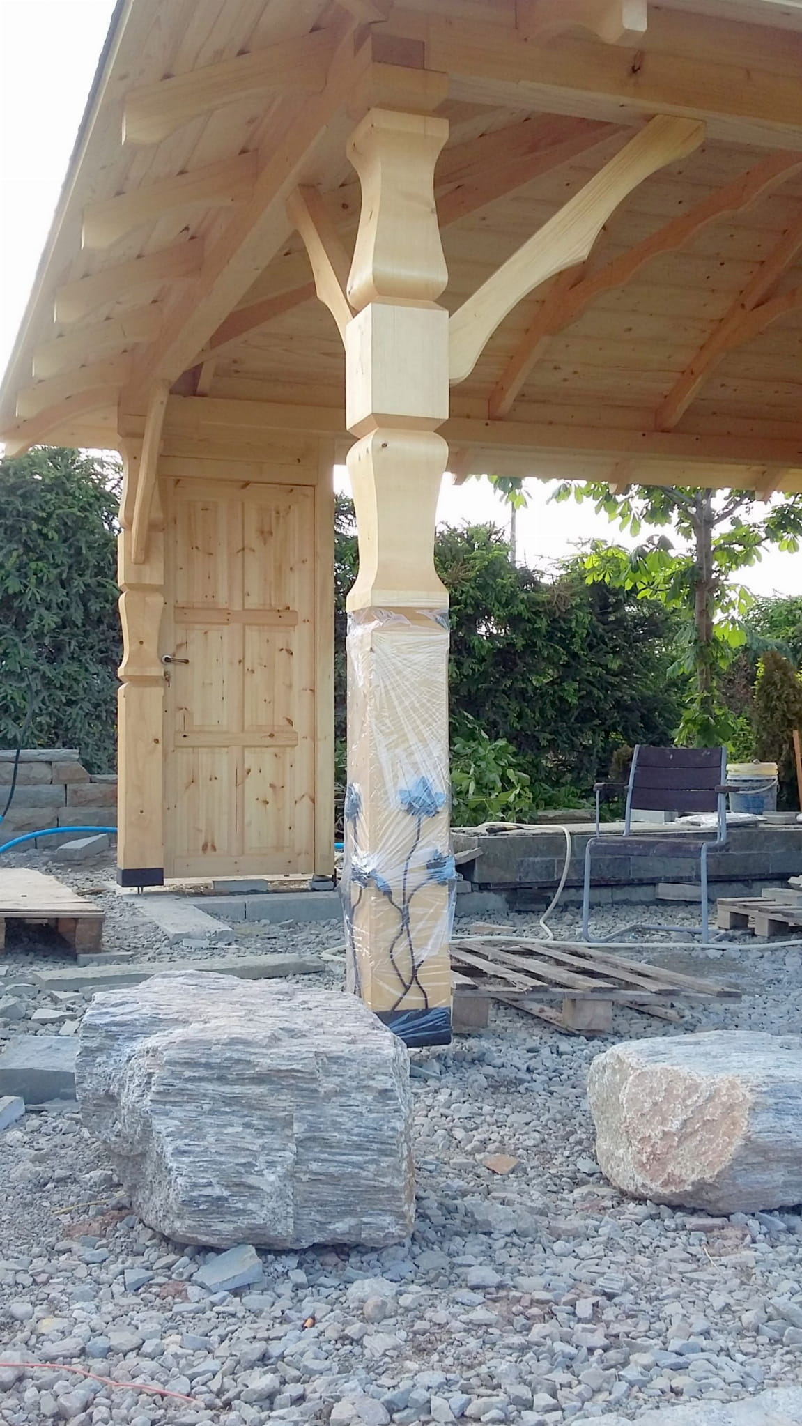 Geschnitzte Gartenlaube 6×4 m – klassische Gartenlaube mit Satteldach – Bild 8