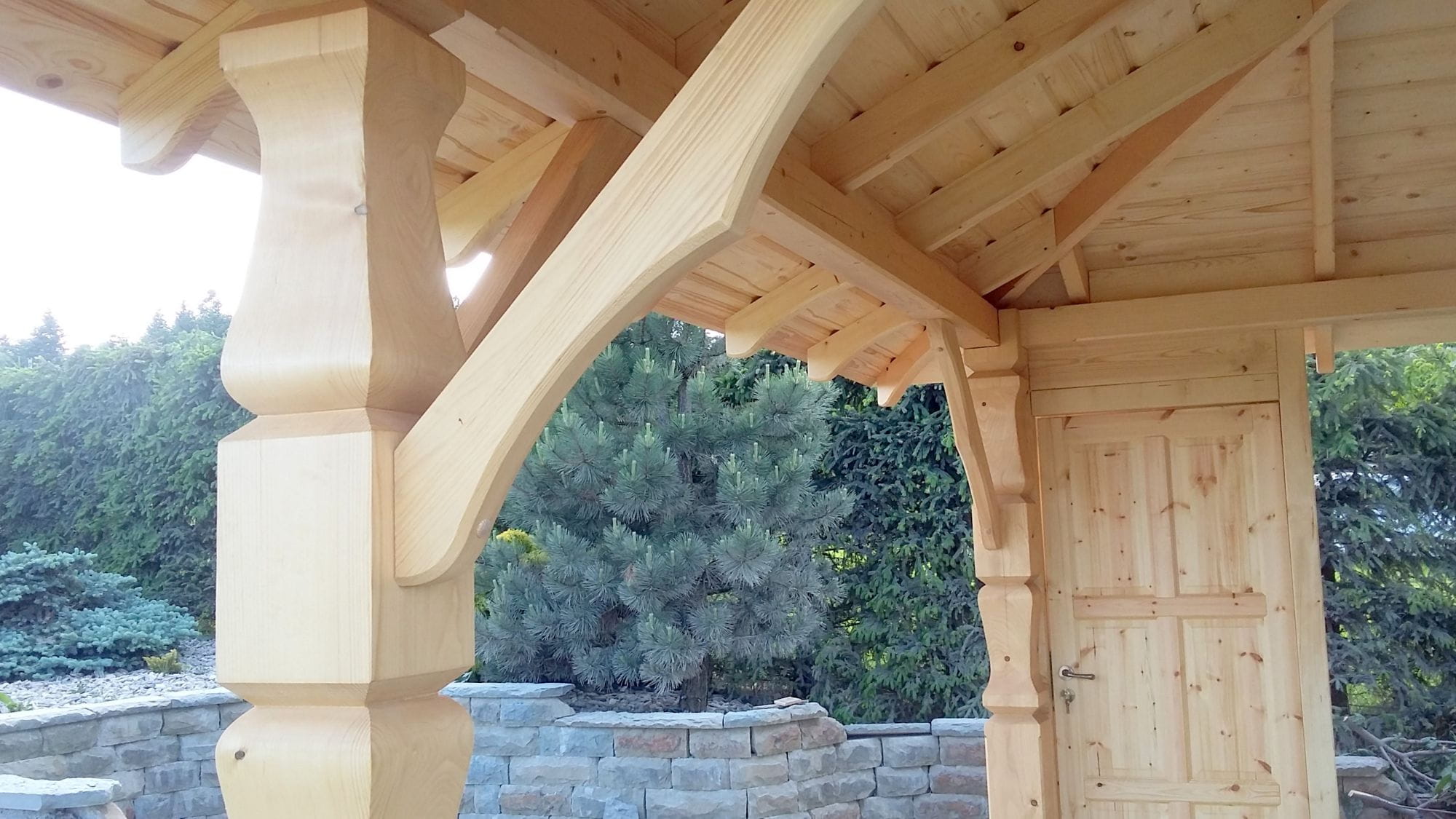 Geschnitzte Gartenlaube 6×4 m – klassische Gartenlaube mit Satteldach – Bild 6