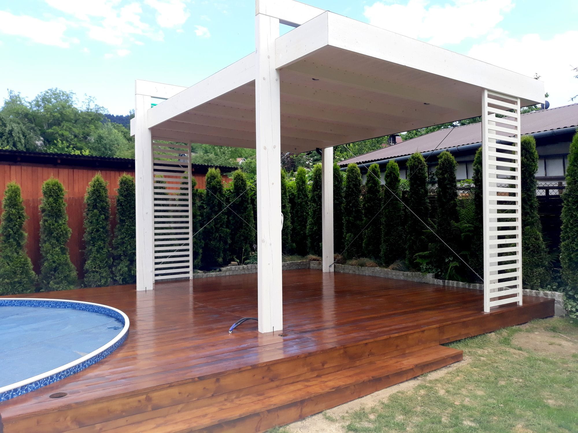 Freistehende Pergola 6×4 m mit geschlossenem Dach – moderne Gartenkonstruktion – Bild 6