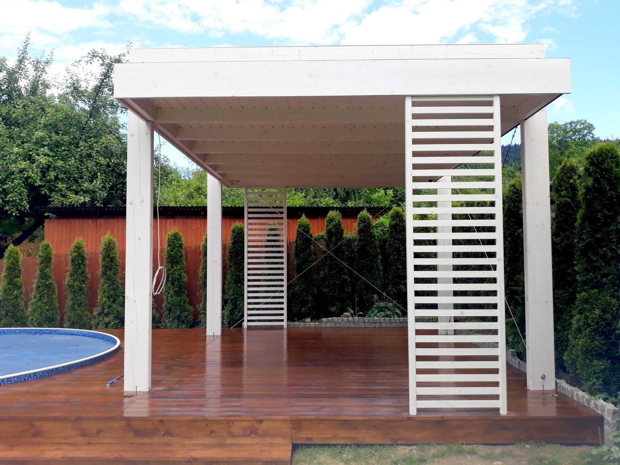 Freistehende Pergola 6×4 m mit geschlossenem Dach – moderne Gartenkonstruktion – Bild 5