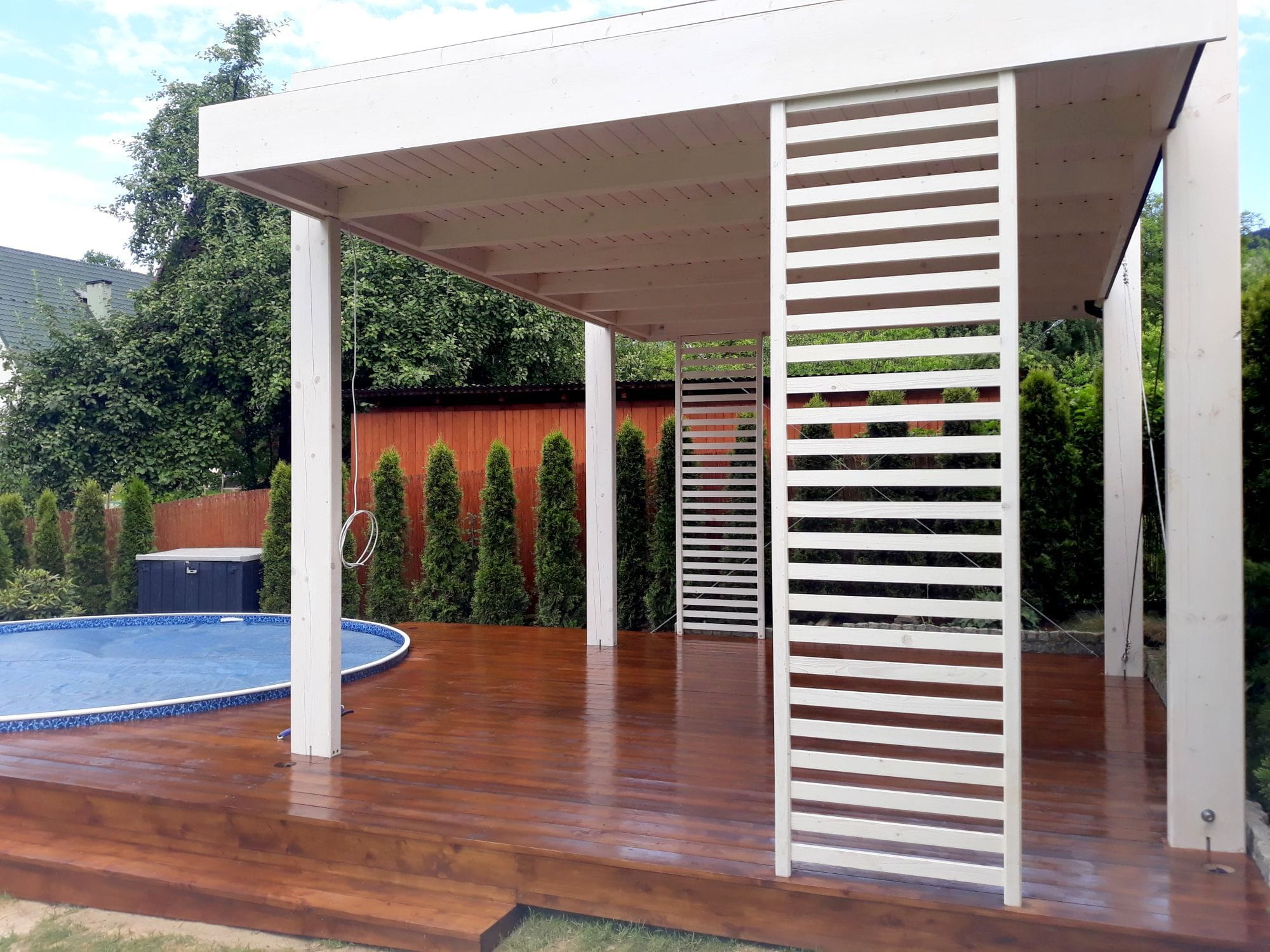 Freistehende Pergola 6×4 m mit geschlossenem Dach – moderne Gartenkonstruktion – Bild 4