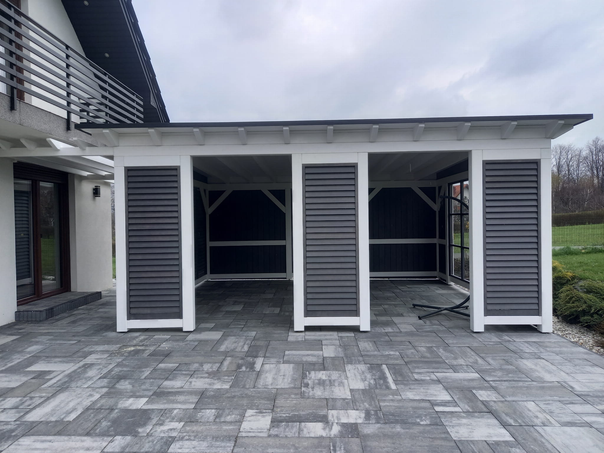 Holzpergola 5×8 m – moderne Gartenüberdachung Tymbark – Bild 8