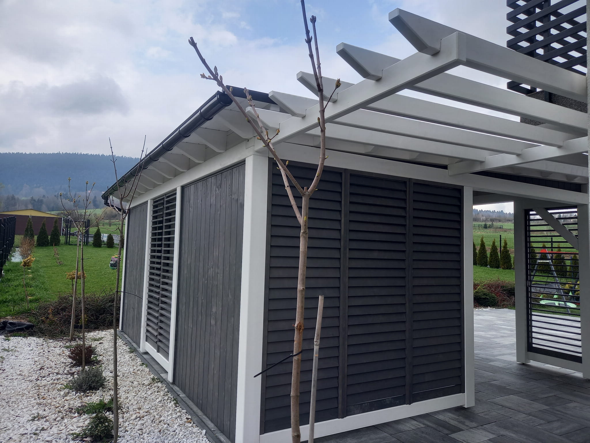 Holzpergola 5×8 m – moderne Gartenüberdachung Tymbark – Bild 4