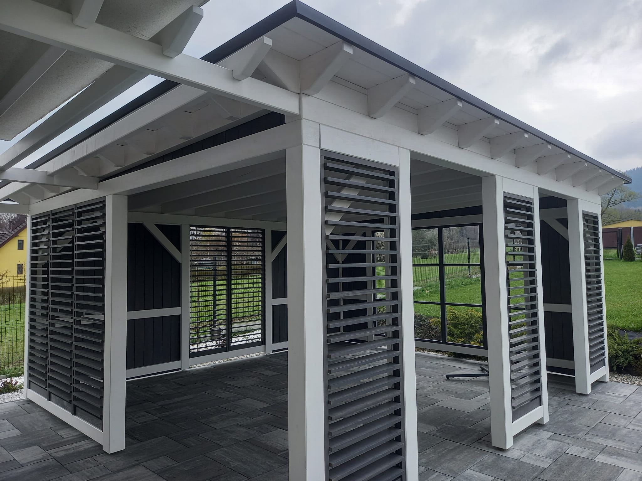 Holzpergola 5×8 m – moderne Gartenüberdachung Tymbark – Bild 2