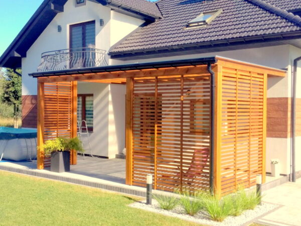 Wandpergola 5×3 m mit Polycarbonatdach – stilvoller und funktionaler Raum neben dem Haus